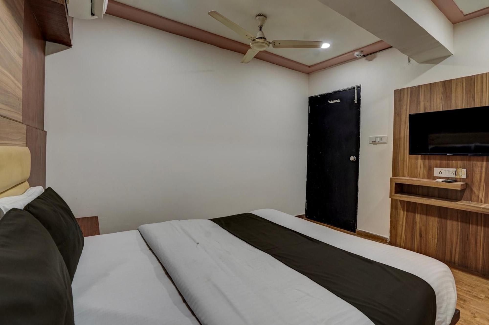 Hotel O Palak Palace Ahmadábád Kültér fotó