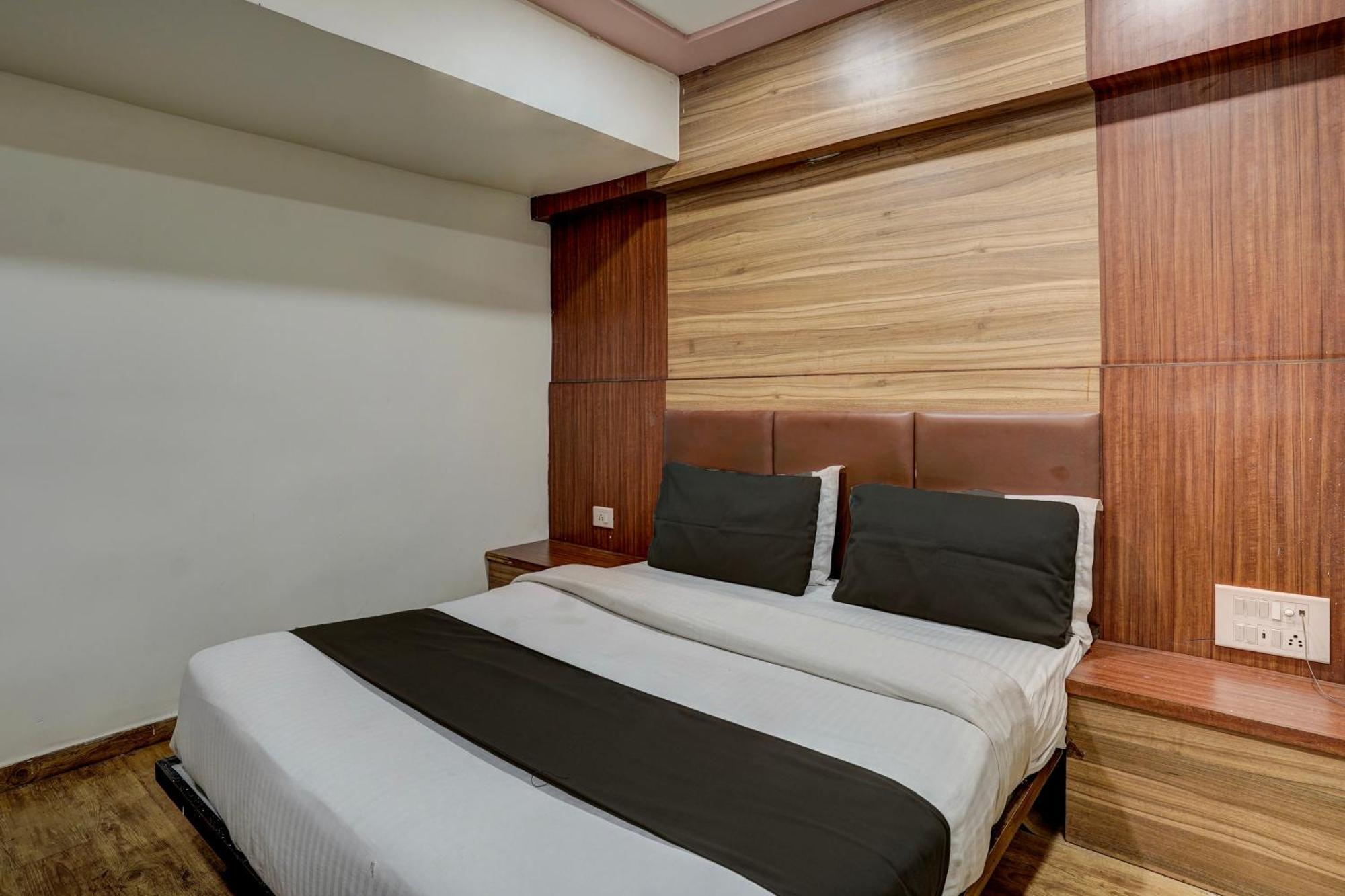 Hotel O Palak Palace Ahmadábád Kültér fotó